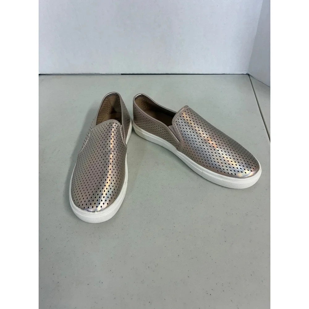 Time and Tru Womens Rose Gold Iridescent Perforated Slip On Sneakers 8.5
